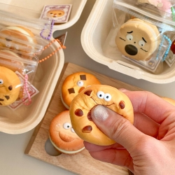 말랑 촉촉 랜덤 쿠키 스퀴시 키링